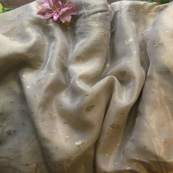 ☘️An ethereal Antique gold Running fabric in pure tissue silk with intricate Benarasi hand weaving throughout in a beautiful ethnic design giving it a stunning feel! Dyeable to the color of your choice !