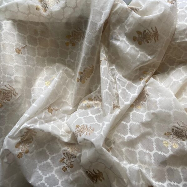 ☘️An ethereal Running fabric in pure malai Chandheri Jamdhani fabric with intricate Benarasi hand weaving , throughout in a beautiful ethnic design giving it a stunning feel! Dyeable to the color of your choice !