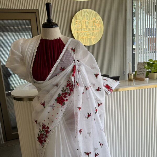 A stunningly gorgeous soft Kota silk saree with beautiful Cross stitch embroidery all along saree & pallav. The saree is delicately adorned with a gorgeous floral pattern making it a beautiful choice for gifting your dear ones this Christmas season. The elegant embroidery also makes it a perfect choice to repeat the attires throughout the year