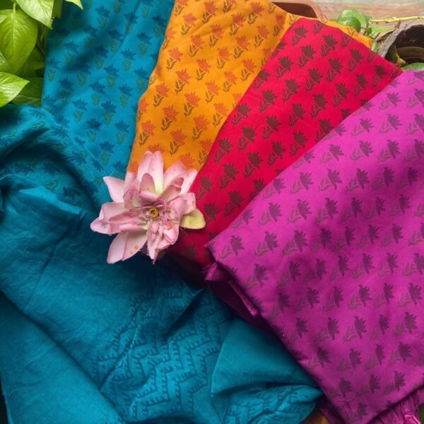 ☘️ A beautiful premium collection of pure muslin top and chiffon Duppatta with exquisite hand block prints and cotton bottom ! Hurry and order these before we run out of them