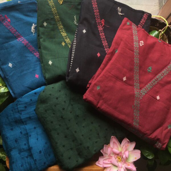 ☘️ A beautiful premium collection of pure cotton top with Jamdhani weaving and beautiful designer patterning, cotton bottom amd chiffon Jamdhani duppatta ! Hurry and order these before we run out of them