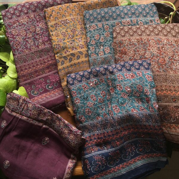 Beautiful pure muslin silk top & Duppatta with intricate embroidery & stunning Ajrak prints & santoon bottom!!!Limited pieces available!!!Hurry & order these before we run out of them! Perfect choice for gifting your dear ones this festive season