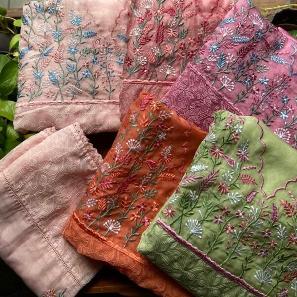 ☘️Beautiful pure organza top and Duppatta with pretty Tepchi Chikankari embroidery and a beautiful floral embroidery at yoke and cotton bottom