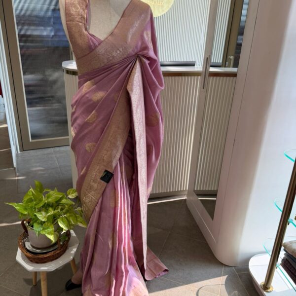 This Beautiful Benarasi Saree in a pretty pink is the perfect choice! Pure Dola Silk saree in the prettiest pink with elegant Benarasi hand weaving and with blouse